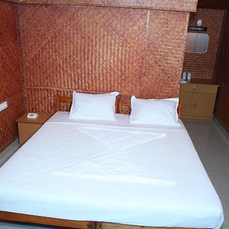 Savithri Inn Bamboo Cottages & Resorts Варкала Стая снимка