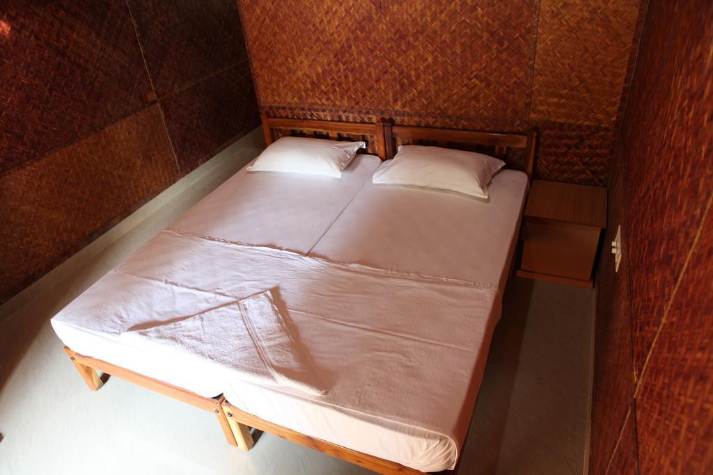 Savithri Inn Bamboo Cottages & Resorts Варкала Стая снимка