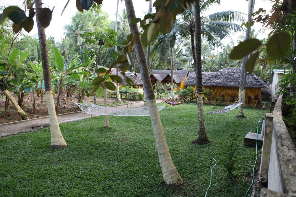 Savithri Inn Bamboo Cottages & Resorts Варкала Екстериор снимка