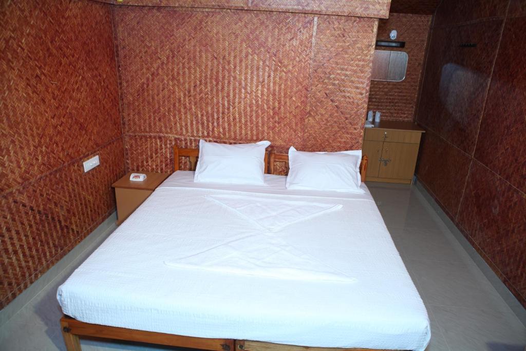 Savithri Inn Bamboo Cottages & Resorts Варкала Стая снимка