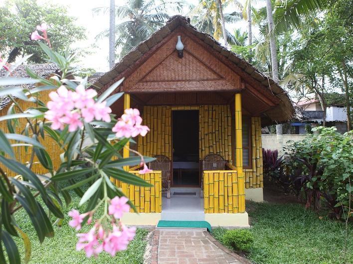 Savithri Inn Bamboo Cottages & Resorts Варкала Екстериор снимка