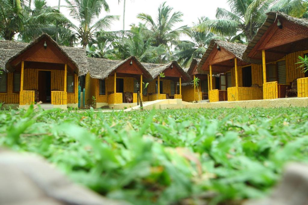 Savithri Inn Bamboo Cottages & Resorts Варкала Екстериор снимка
