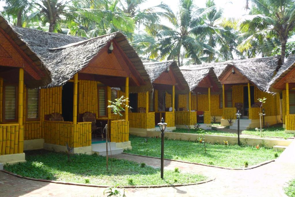 Savithri Inn Bamboo Cottages & Resorts Варкала Екстериор снимка