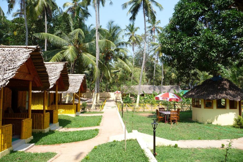 Savithri Inn Bamboo Cottages & Resorts Варкала Екстериор снимка