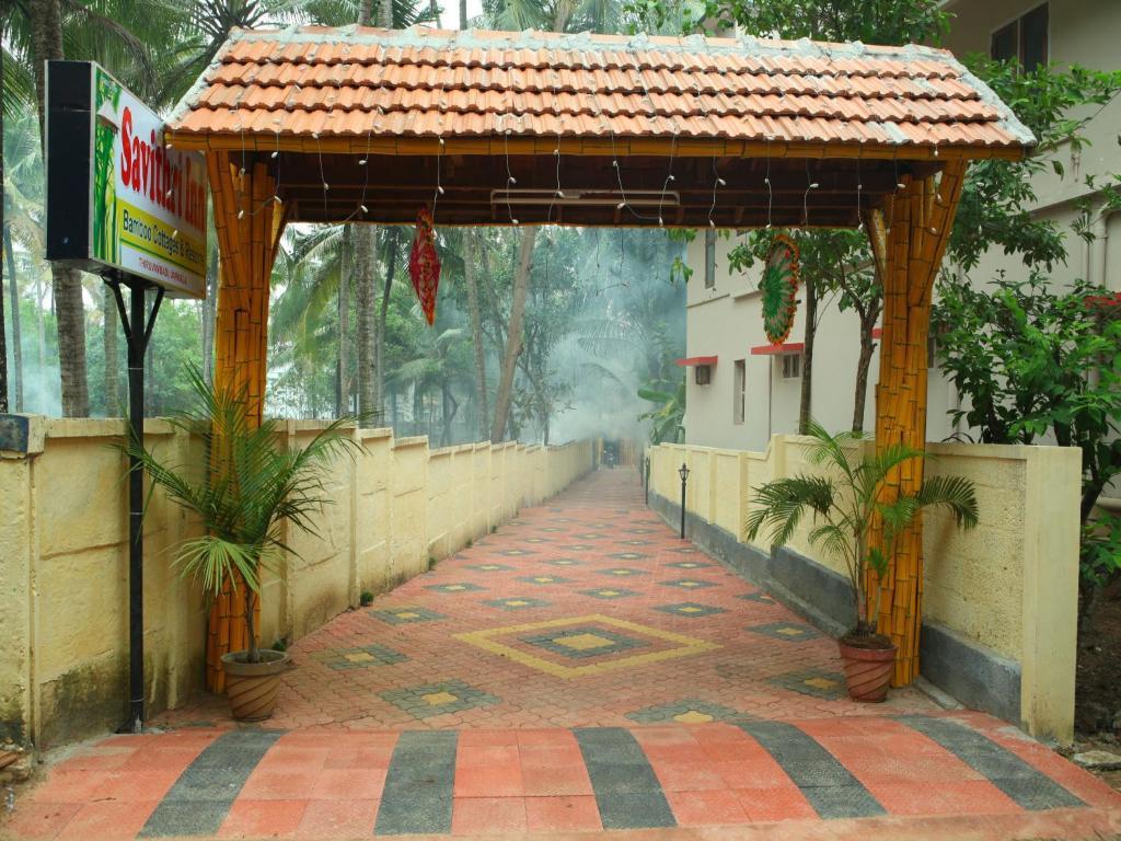 Savithri Inn Bamboo Cottages & Resorts Варкала Екстериор снимка