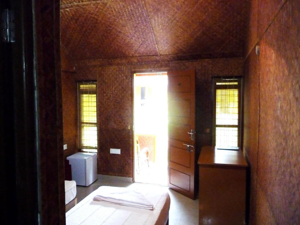 Savithri Inn Bamboo Cottages & Resorts Варкала Екстериор снимка