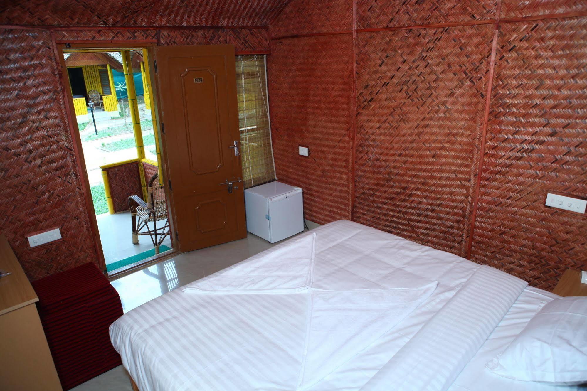 Savithri Inn Bamboo Cottages & Resorts Варкала Екстериор снимка