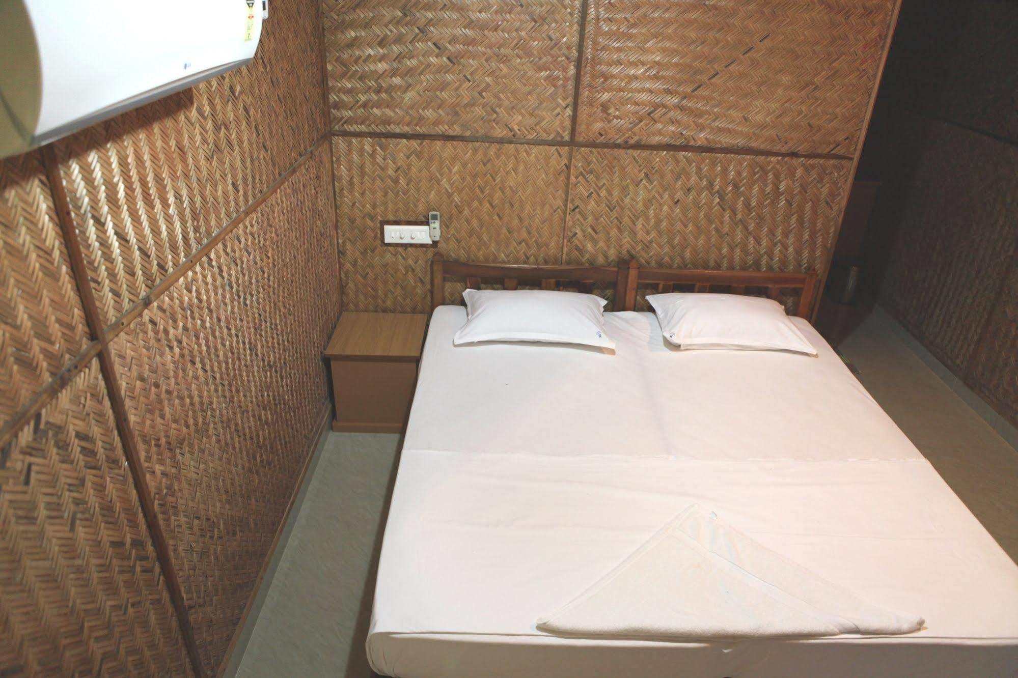 Savithri Inn Bamboo Cottages & Resorts Варкала Екстериор снимка