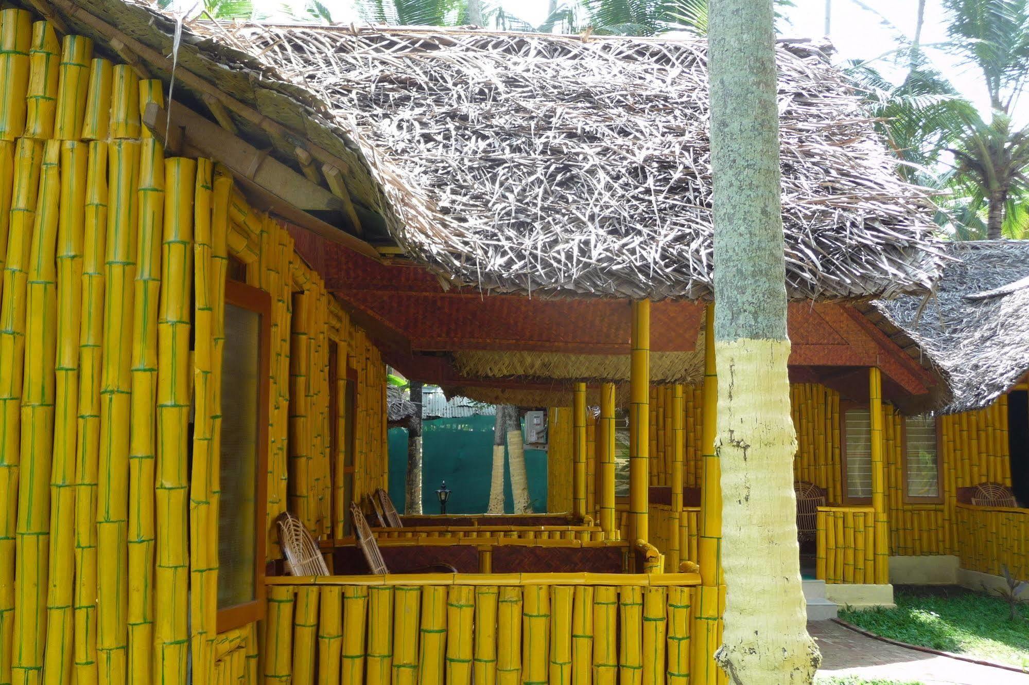 Savithri Inn Bamboo Cottages & Resorts Варкала Екстериор снимка