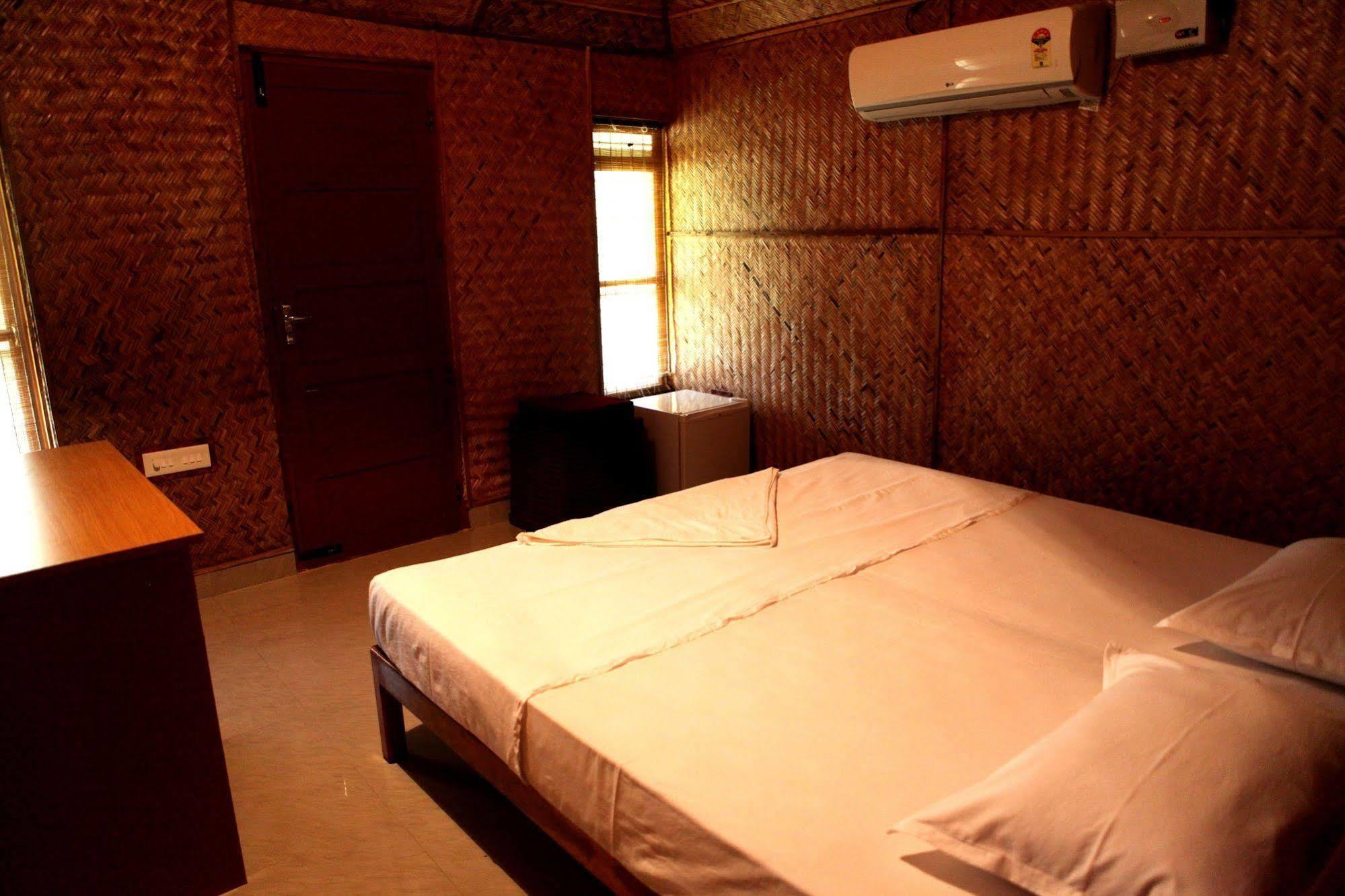 Savithri Inn Bamboo Cottages & Resorts Варкала Екстериор снимка